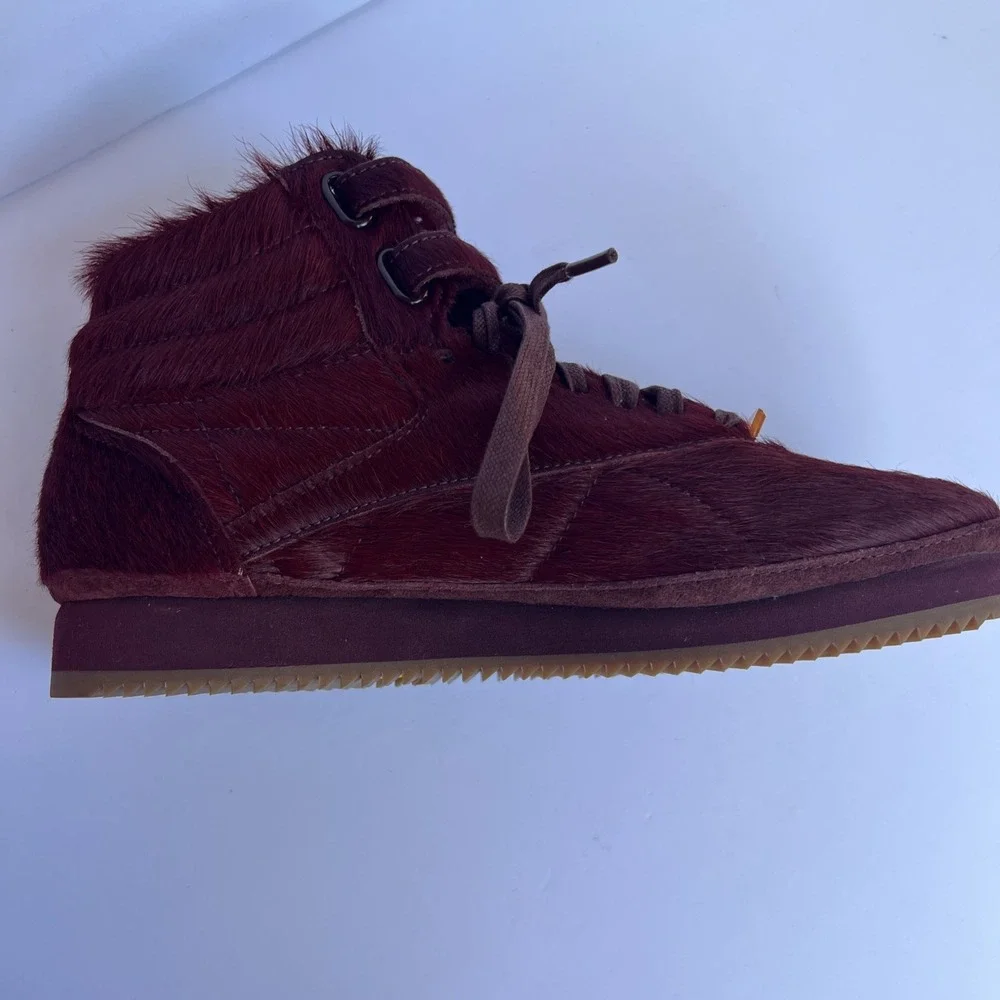 Reebok Freestyle Pony Hair Vibram Womens Sz 8 Amber Rose Merlot Gold Sneaker